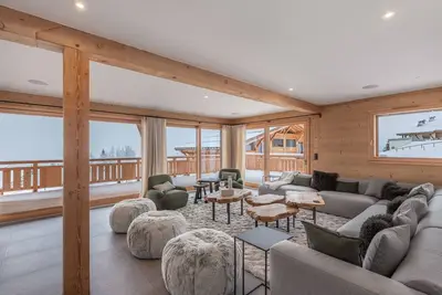 Image de Chalet moderne à Combloux avec piscine et espace bien-être
