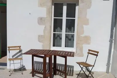 Image de Gîte \"Le Chai\" Entièrement équipé à 5 Min du port de La Flotte et de son marché