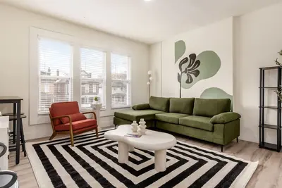 Image de Artistic Boho Apt - Osu 4br Gem\n