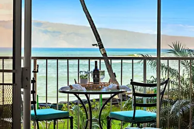 Image de Contemporary comfort with unrivaled ocean views
