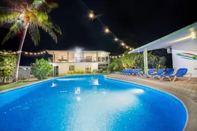 Image de Villa Massive de 7 Chambres à Sosúa - à 2 Minutes de la Vie Nocturne!