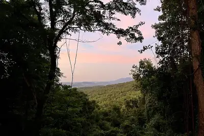 Image de The Treehouse at Feather Ridge Retreat