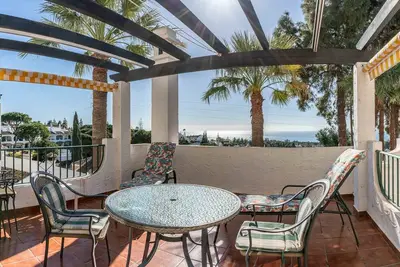 Image de 2 bed 2 bathroom apartment in Calahonda with stunning sea & golf views