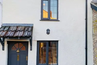 Country cottage in Chew Valley\n\n