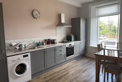 Image de 5 minutes from Loch Lomond. Newly Renovated 1 Bed Ground Floor Flat.