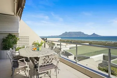 Image de Dolphin Beach H106 - Trois Chambres Appartement, Couchages 6