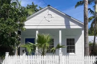 Image de Charming, newly renovated Key West home\n2 bed, 1 bath with bonus loft bedroom