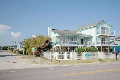 Image de Eugenia: Second Row Home With Ocean View, Quick Walk to the Beach