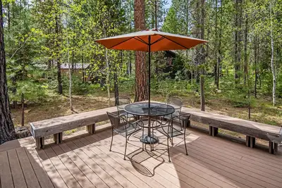 Image de Home with hot tubs, pools, tennis, pickleball, gym, fireplace, & game room