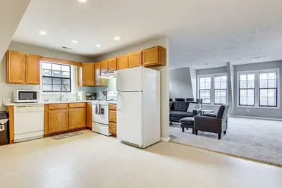 Image de Centrally Located Mills River Townhome w\/ Fire Pit