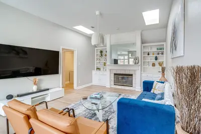Image de Private Patio & Game Room: Home in Richardson!