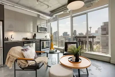 Image de Escape in the Sky Studio | Peaceful & Cozy