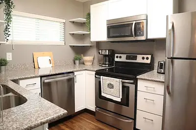 Image de Spacious 3 Br House!