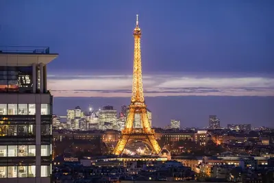 Image de Luxe Face à la Tour Eiffel, Métro à 1 min, Parking