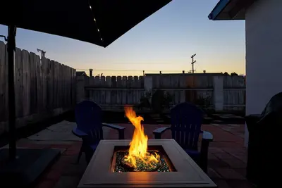 Image de 2 Miles to Beach- Bay Views of Monterey Peninsula + Fire Pits + Bbq + Golf