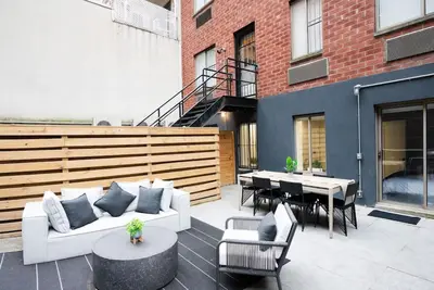 Image de Massive 1br w Private Patio in Upper East Side