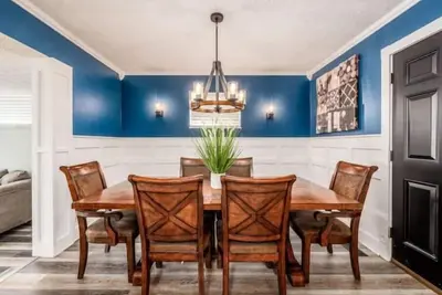 Image de Expansive Private Oasis-  6 Large Bedrooms-3800+ Sq ft & 10 Mins From Downtown!