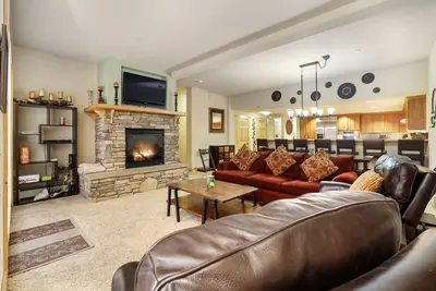 Image de Splendor in the Sierras – Timber Ridge 3 Bedroom by RedAwning
