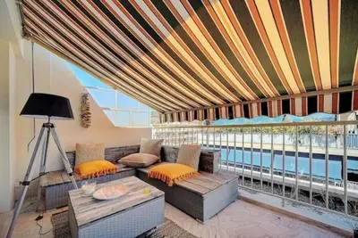 Image de Studio moderne 28m2 avec balcon