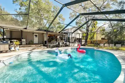 Image de Stunning Home w/ Heated Saltwater Pool & Pond View + 12 Guests + Great Location