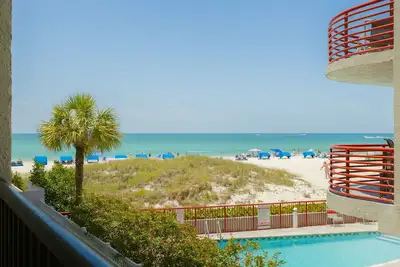 Image de Newly Renovated Condo overlooking Mad Beach