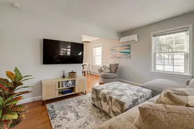 Image de Niantic Duplex w/ Deck < 1 Mi to Beach + Boardwalk