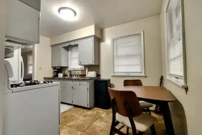 Image de Cozy 2 Br House Pet Friendly Prime Location