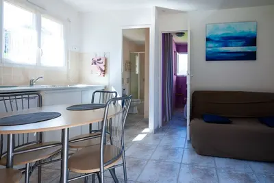 Image de Studio Figari, au calme avec magnifique vue sur la montagne et les vignes.