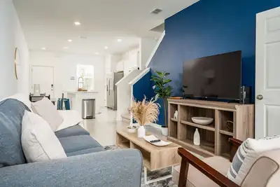 Image de Stylish & Chic New 2br Townhome