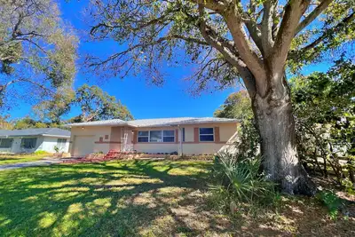 Image de Family & Pet Haven: 3bd Clearwater Home with 2 Office Spaces & Large Fenced Yard