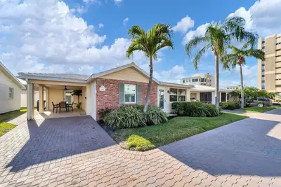 Image de Beachside Villa at Horizons West D-3