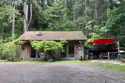 Image de The Hobbit on Canopy Ridge Gabriola