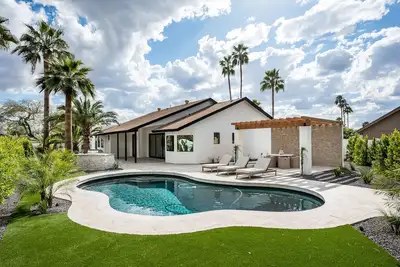 Image de The Myah by Porter | Designer Home w/Heated Pool, Fire Pit & Ev Charger