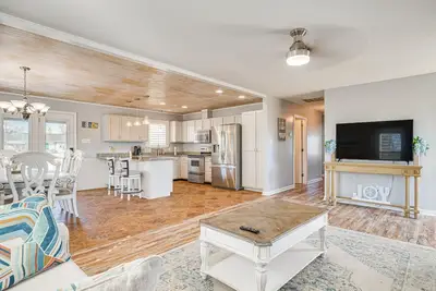 Image de Pet-Friendly Beaufort Home w/ Private Yard