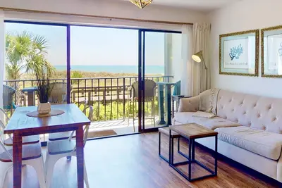 Image de Oceanfront Oasis! Renovated Condo, Pool, Balcony Ocean Views & Steps to Fun in Carolina Beach
