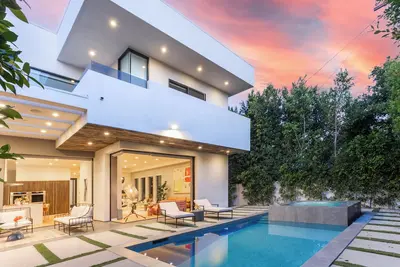 Image de Luxe WeHo Villa, Walk to Melrose Ave, Pool + Hot Tub | North Vista by AvantStay