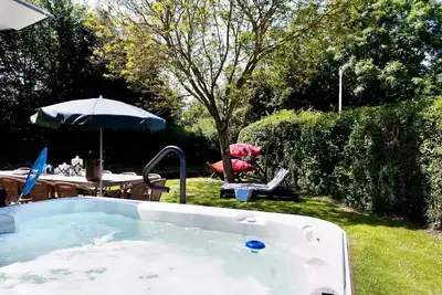 Image de Bungalow près De Alde Feanen avec Bateau