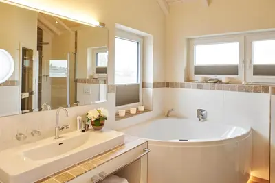 Image de Ihr 5 Sterne Luxus Wellnesshaus Meeresglitzern\" Bietet auf ca