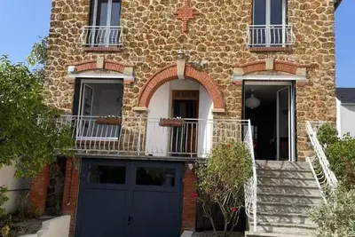 Image de Maison de meulière près de Paris avec jardin, cheminée et tout confort inclus