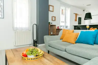 Image de 2 Pièces Cosy au Coeur du Marais - Arts et Métiers: Vivez l'Essence de Paris