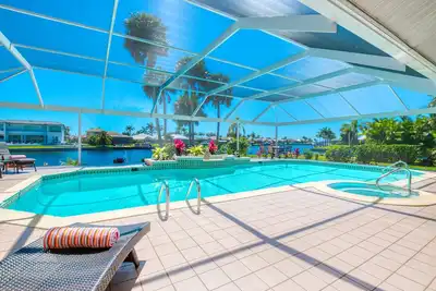 Image de Villa Sunny Lemon – Heated Pool & Spa | Gulf Access | Boat Rental + Tours Voucher Incl.