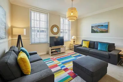 Image de Painters - Number 1 - modern 4 bedroom apartment, central location