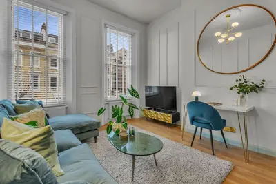 Image de Comfy One Bed Apartment in Kensington by MySquare