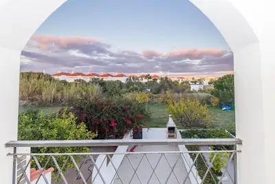 Image de Villa de 3 chambres avec terrasse à Praia da Manta Rota  by AlgarveManta (2v3)