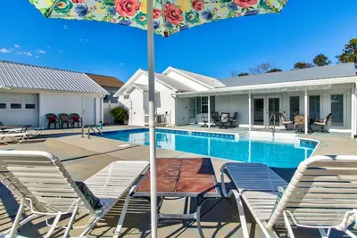 Image de 🌴3 Palms- 3bd Handicap Accessible Home w/ Pool! 🌴