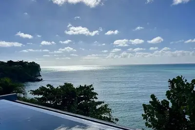Image de Villa Cachette luxe piscine à débordement vue mer