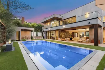 Image de Levitt Lane - Contemporary Modern Two-Level Sherman Oaks Home