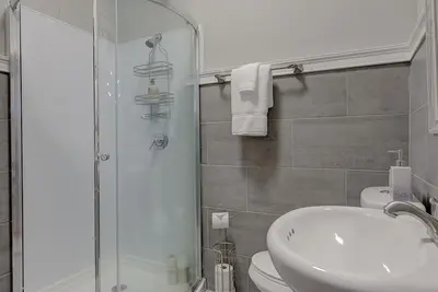 Image de Bull Street Bungalow - Close to Usc/Vista & 5 TVs! \n