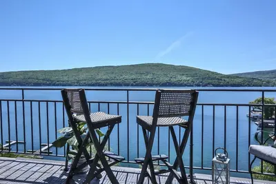 Image de Lakefront condo retreat on beautiful Canandaigua Lake! Updated, Clean & Spacious