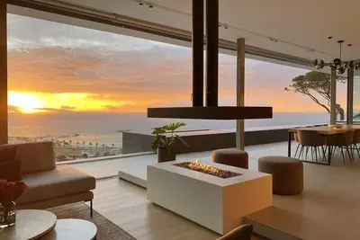 Image de New Epic Penthouse - walk to beach and restaurants, solar backup power